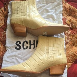 SCHUTZ Women's Croc-Embossed Cream Ankle Booties